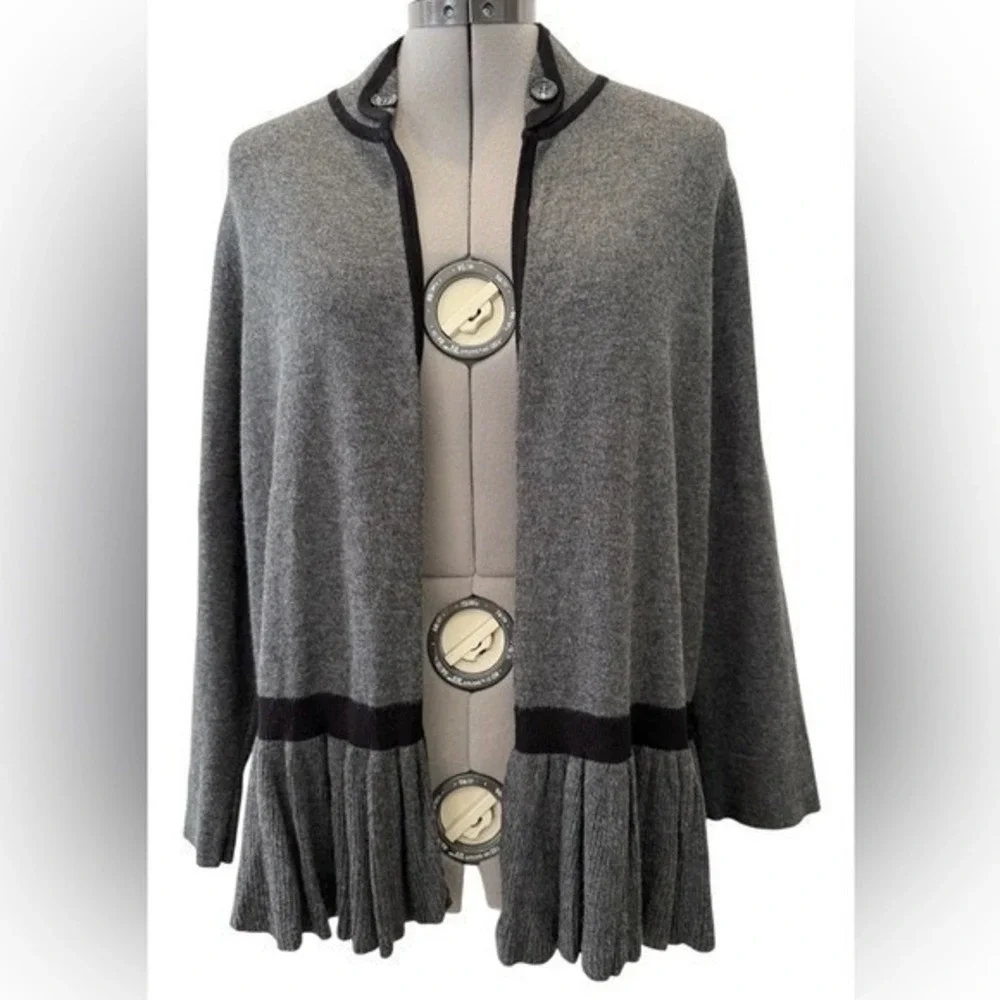 Cato Woman Gray Black Trim Pleated Peplum Open Front Cardigan Sweater 18/20W‎